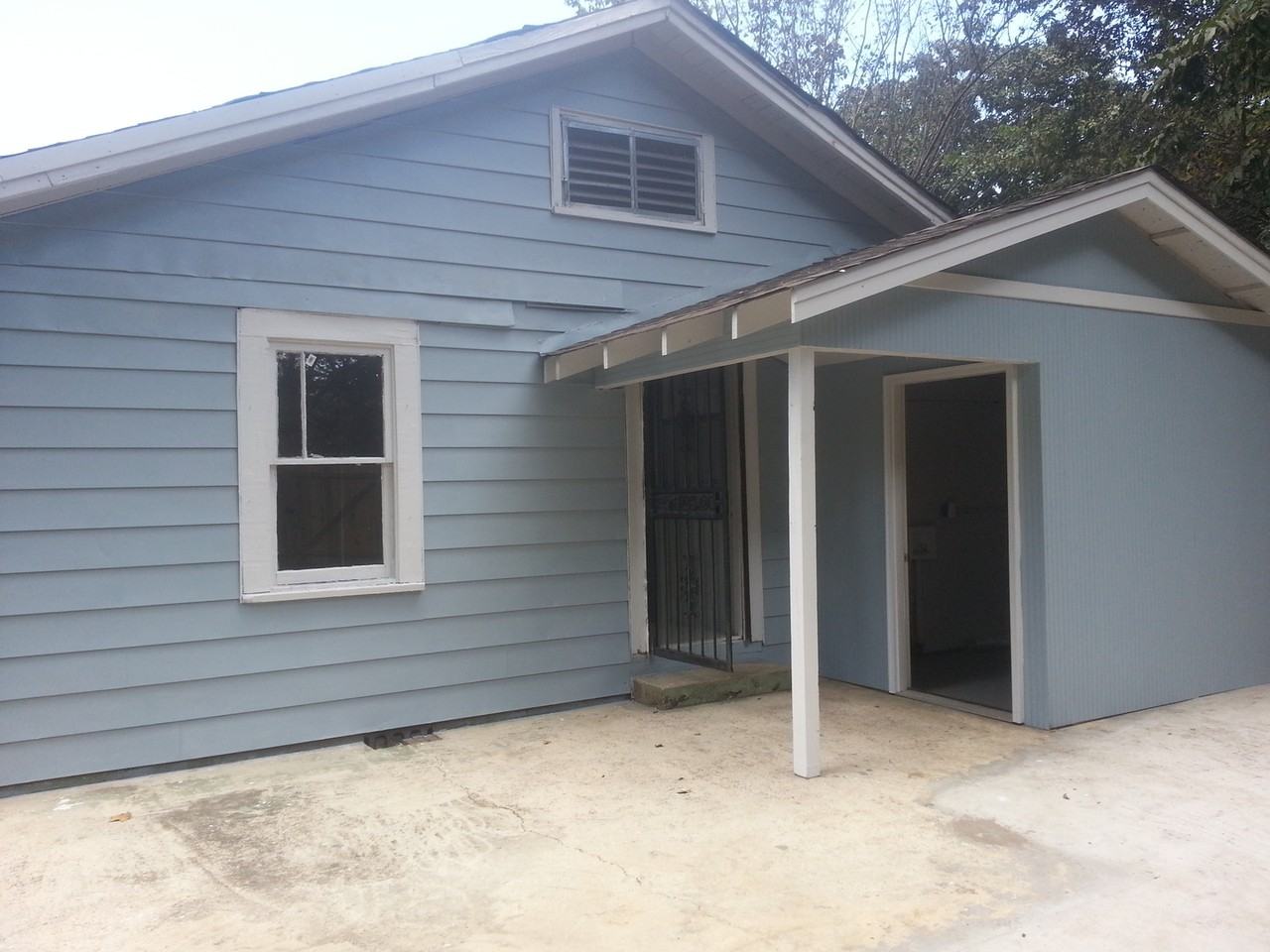 1043 Jackson Blvd - Photo 2 of 16