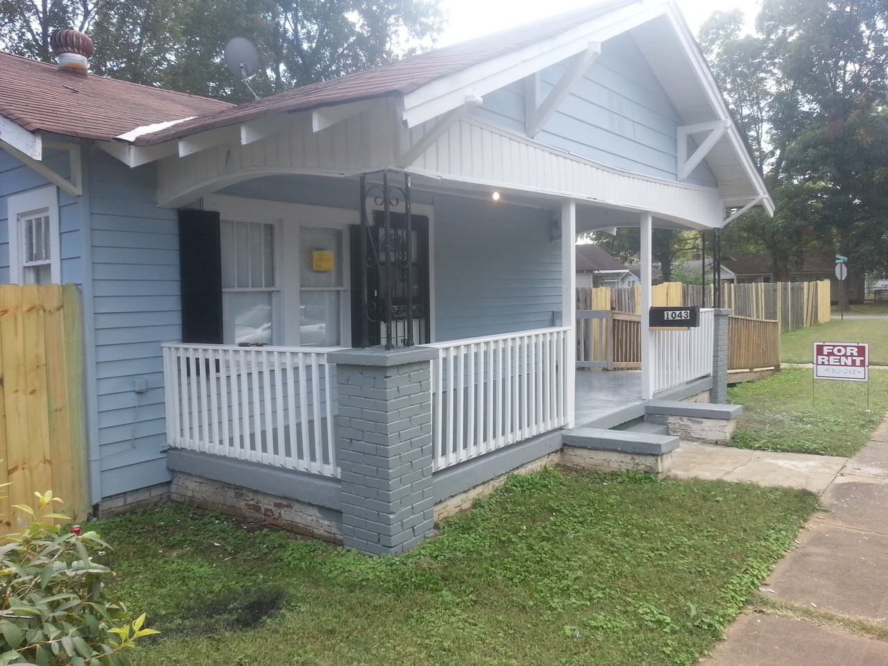1043 Jackson Blvd - Photo 5 of 16