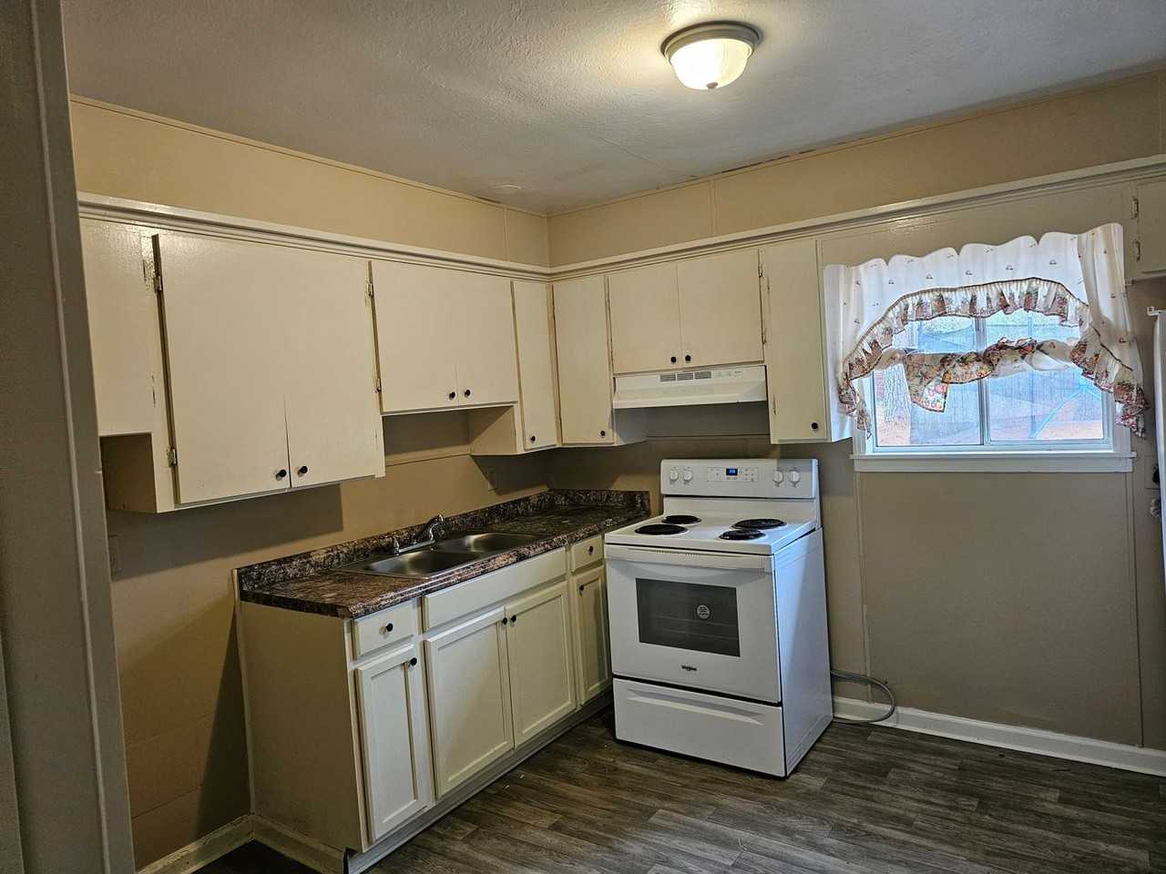 3008 Willow Dr - Photo 3 of 8