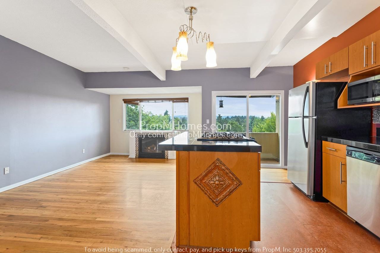 1011 Ne 68th Ave - Photo 7 of 22