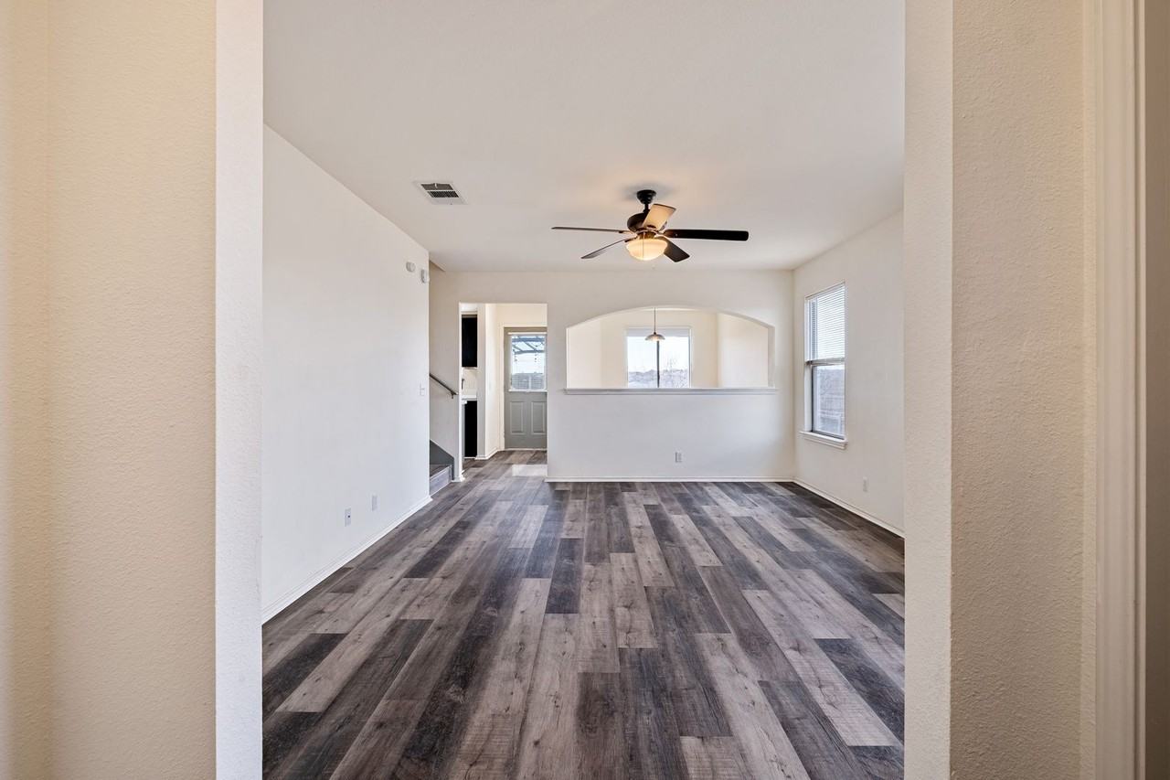 104 Pond Way - Photo 4 of 27