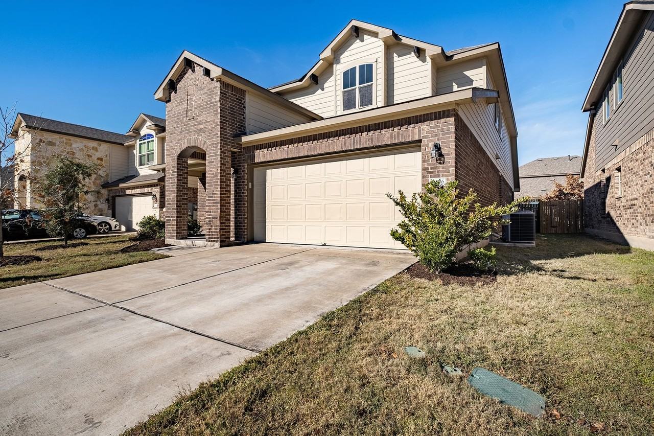 11206 Bruneau Trl - Photo 2 of 31