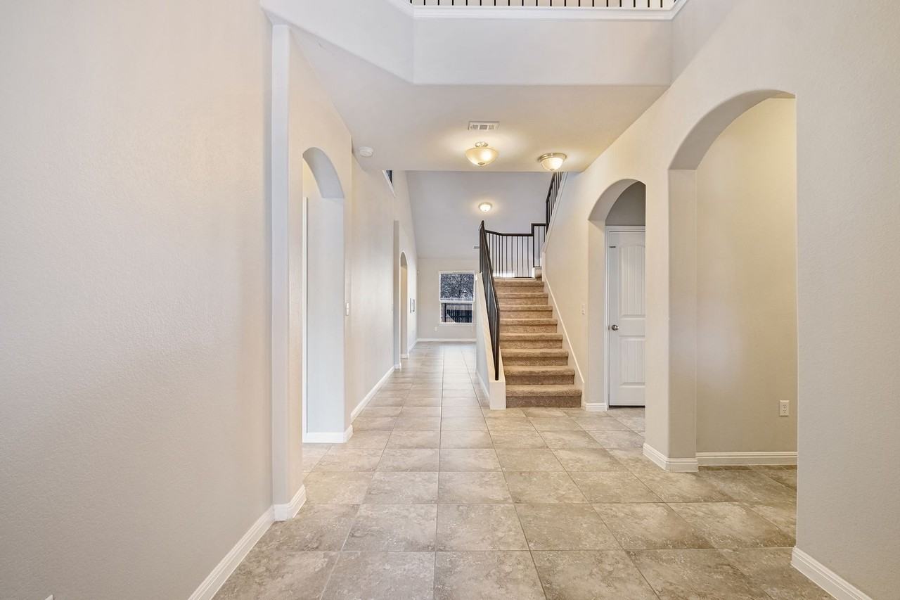 11206 Bruneau Trl - Photo 4 of 31