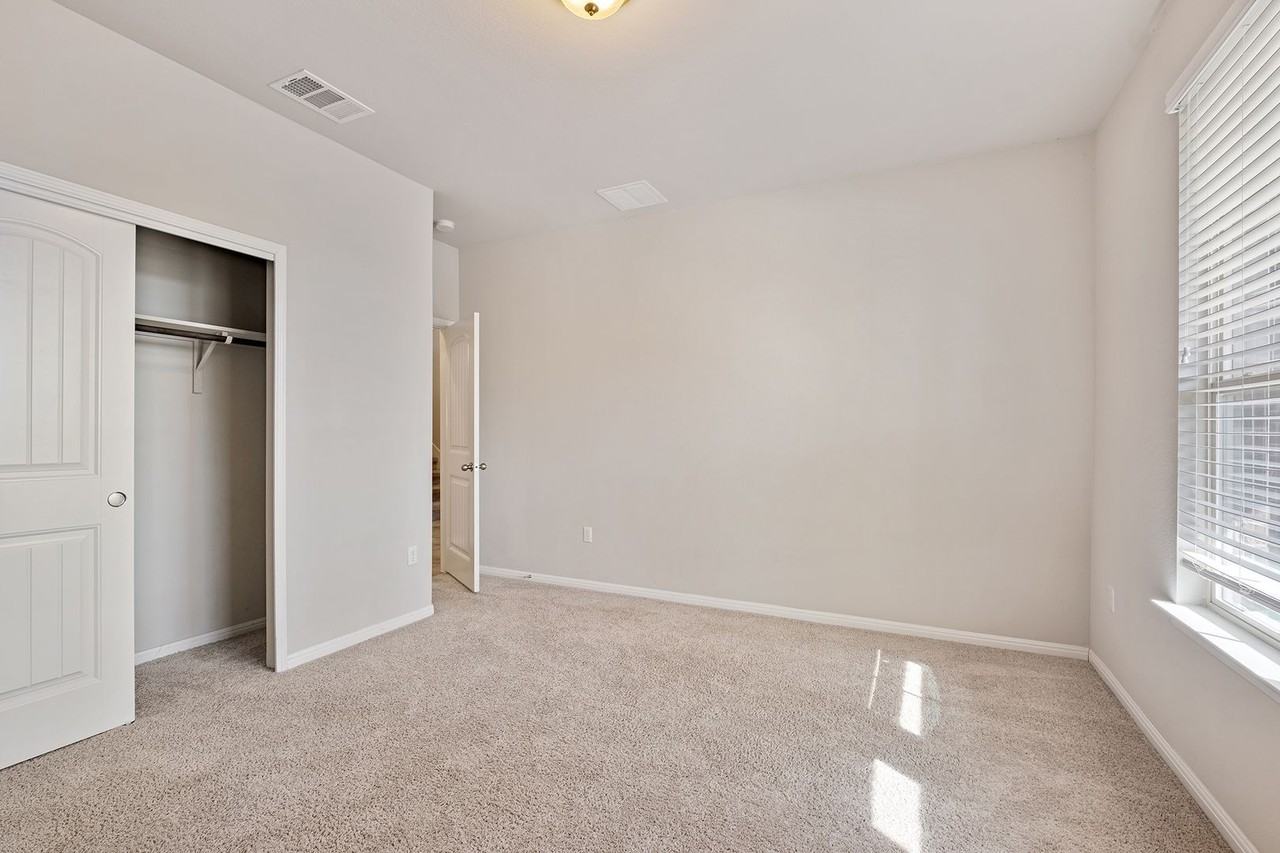 11206 Bruneau Trl - Photo 7 of 31