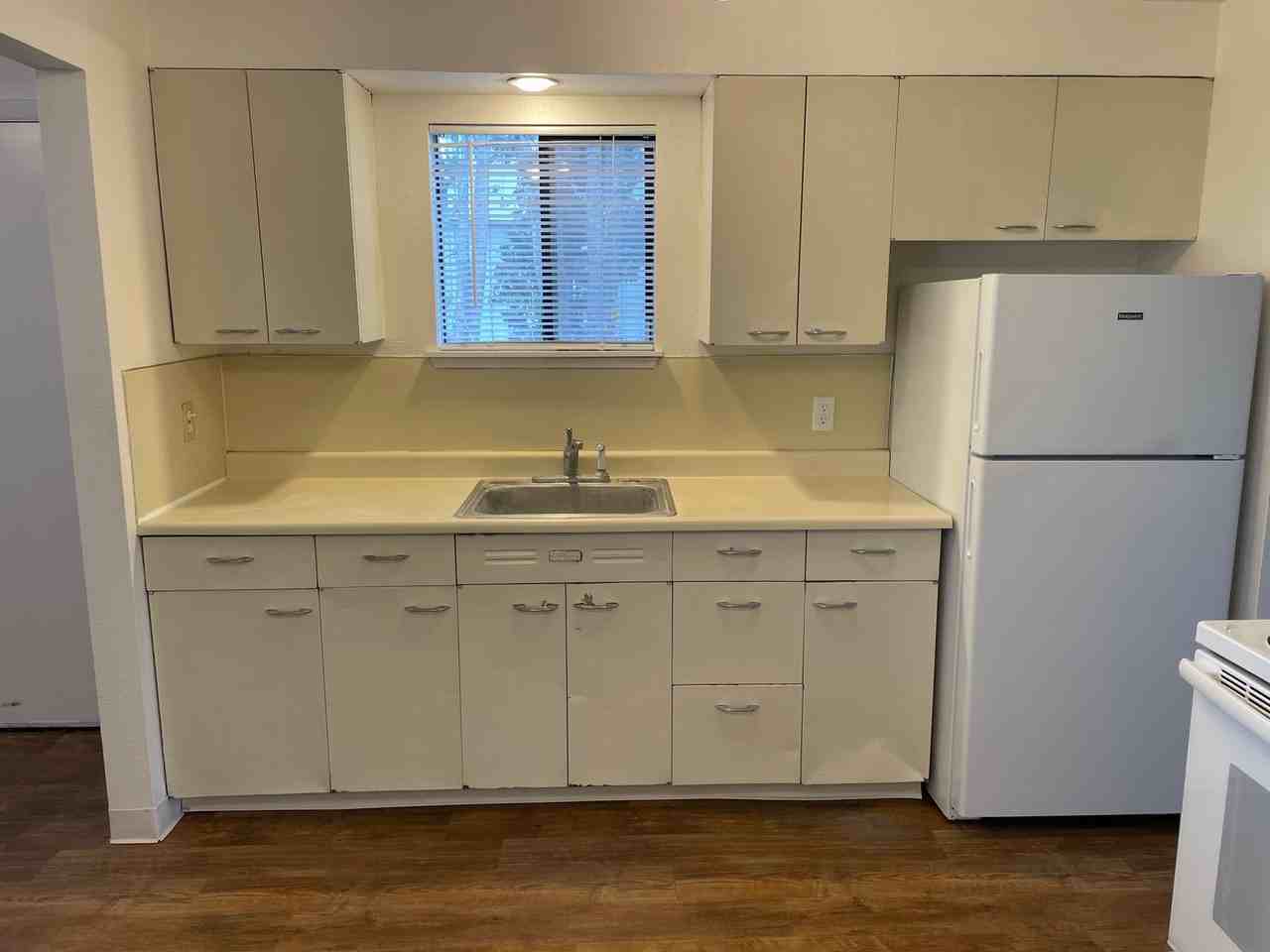 821 W 4th Ave #B - Photo 4 of 11