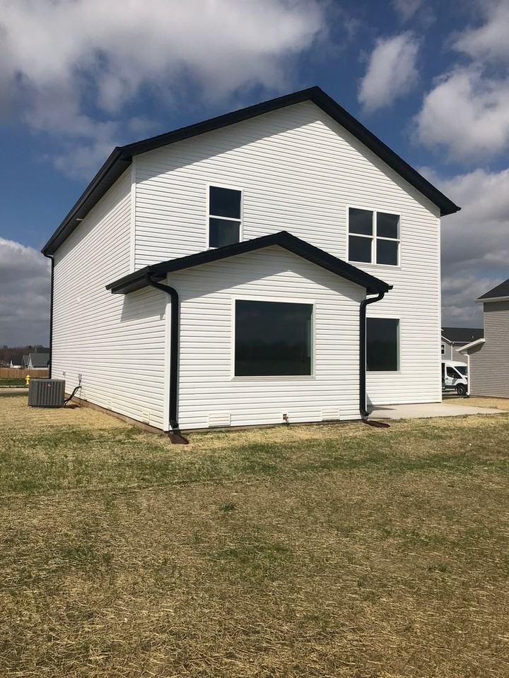 1062 W Holly St - Photo 3 of 50