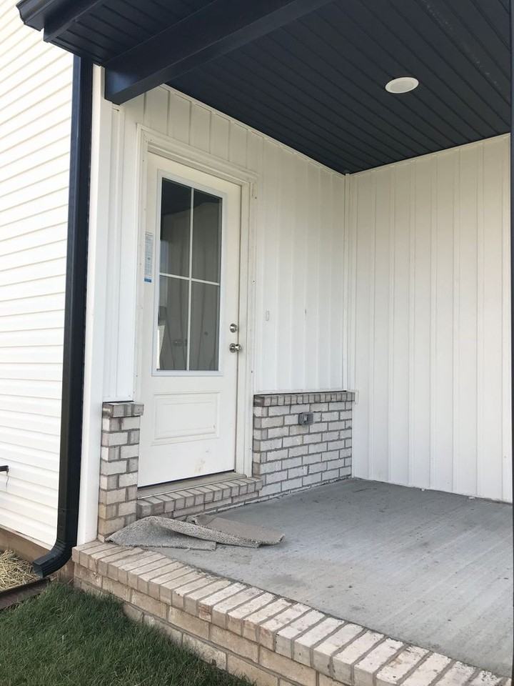 1062 W Holly St - Photo 5 of 50