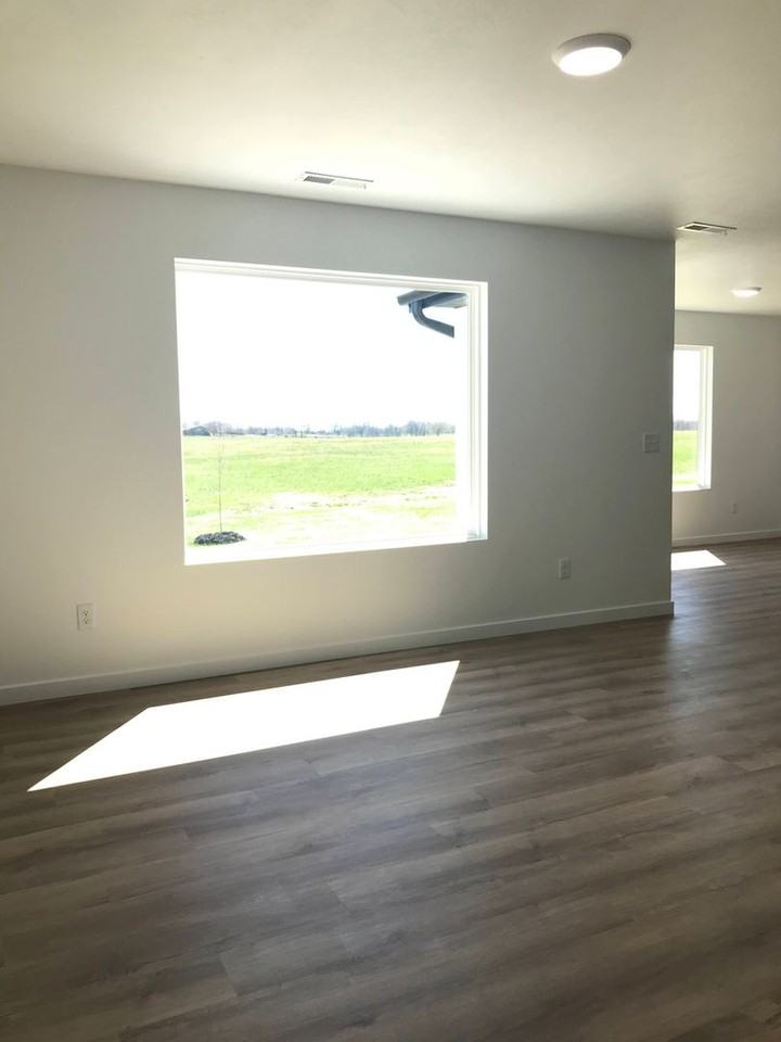 1062 W Holly St - Photo 6 of 49