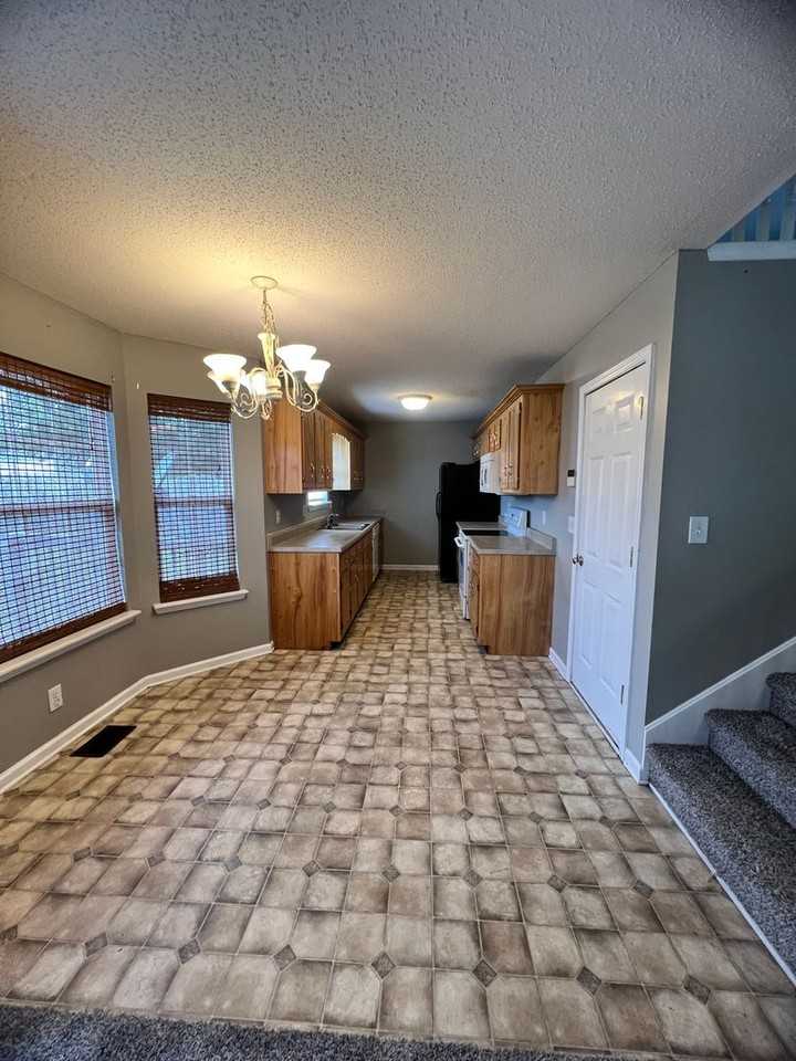 3792 Tamera Ln - Photo 3 of 12