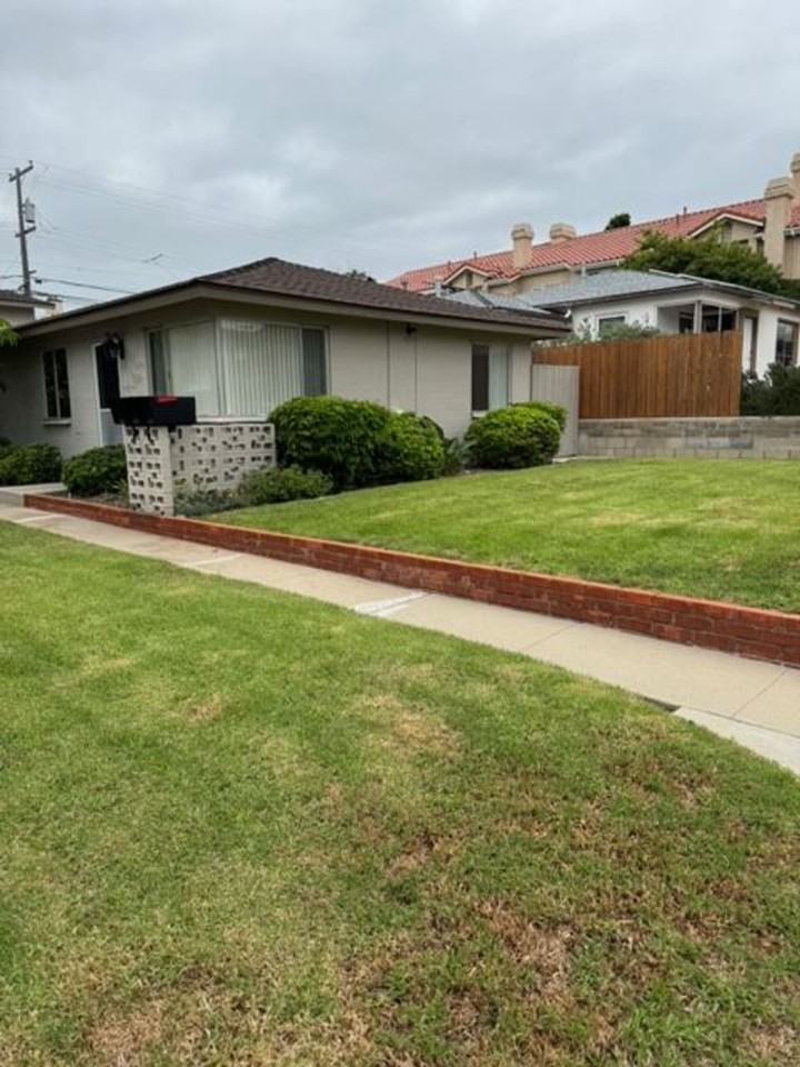 Oliver Ave | Relaxed Coastal Apartments in Pacific Beach – Easy Living Just Blocks from the Ocean! - Photo 5 of 7