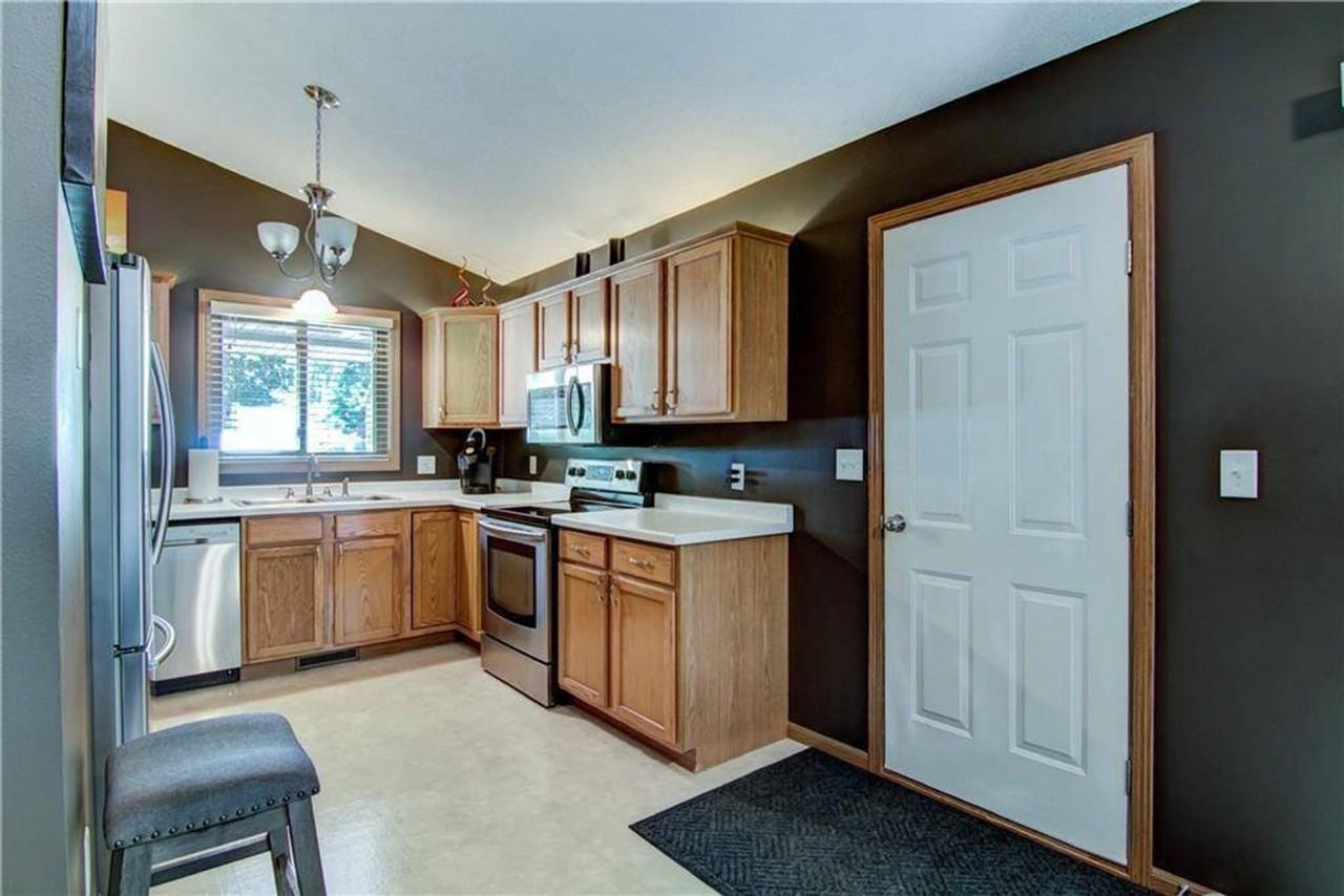 715 Hewitt St - Photo 3 of 18