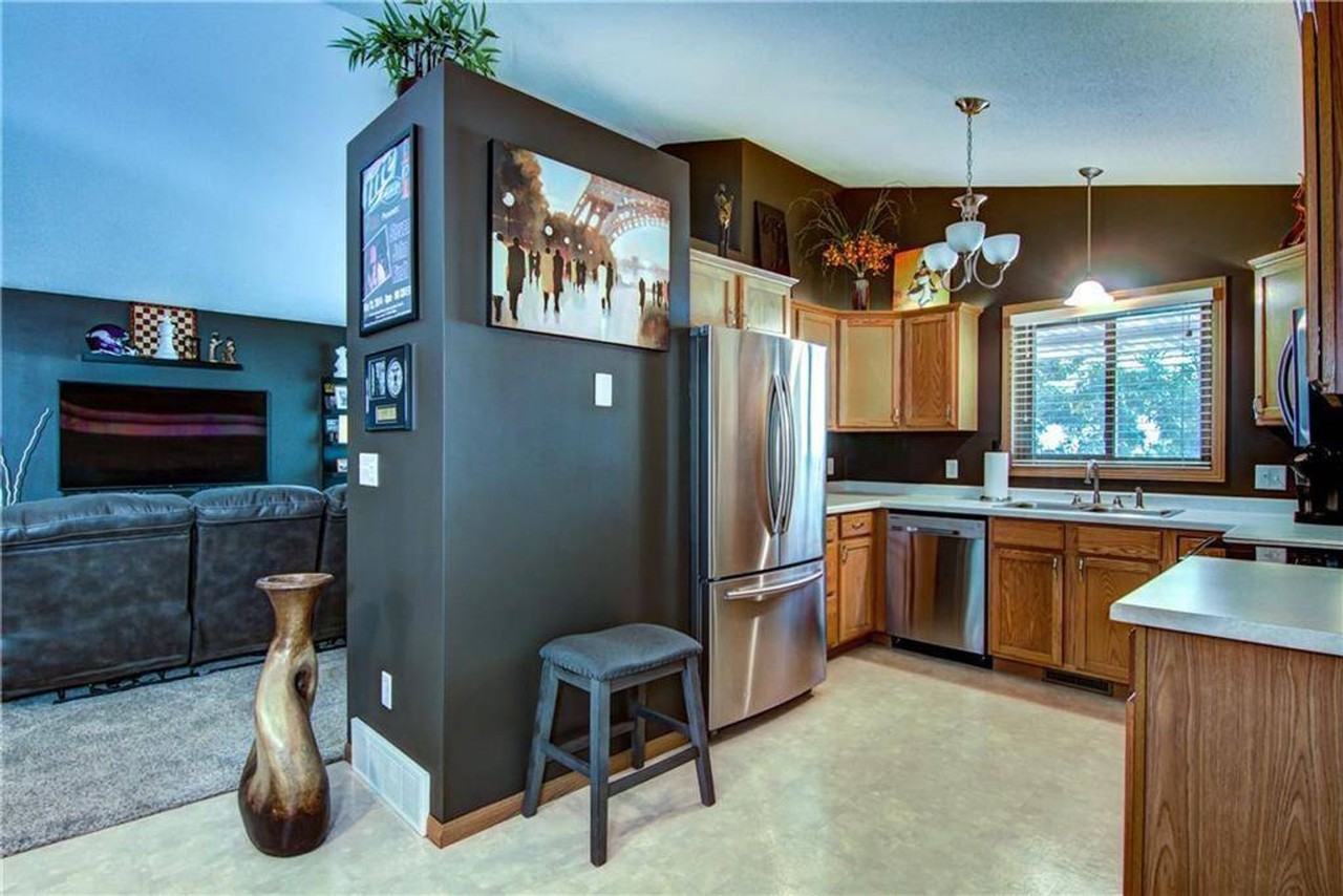 715 Hewitt St - Photo 4 of 18