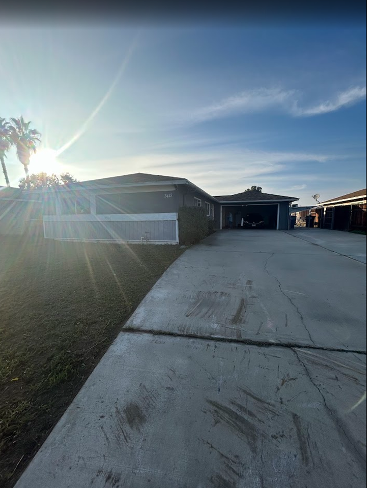 3413 Rosemary Ln - Photo 2 of 17