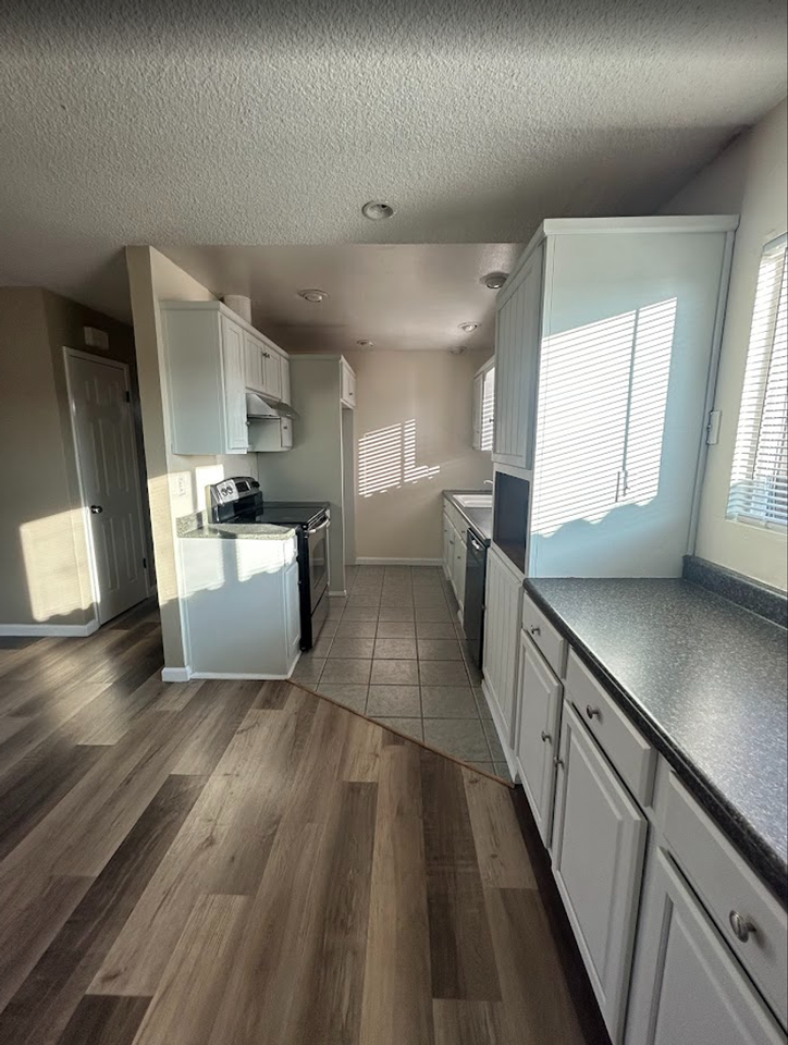 3413 Rosemary Ln - Photo 5 of 17