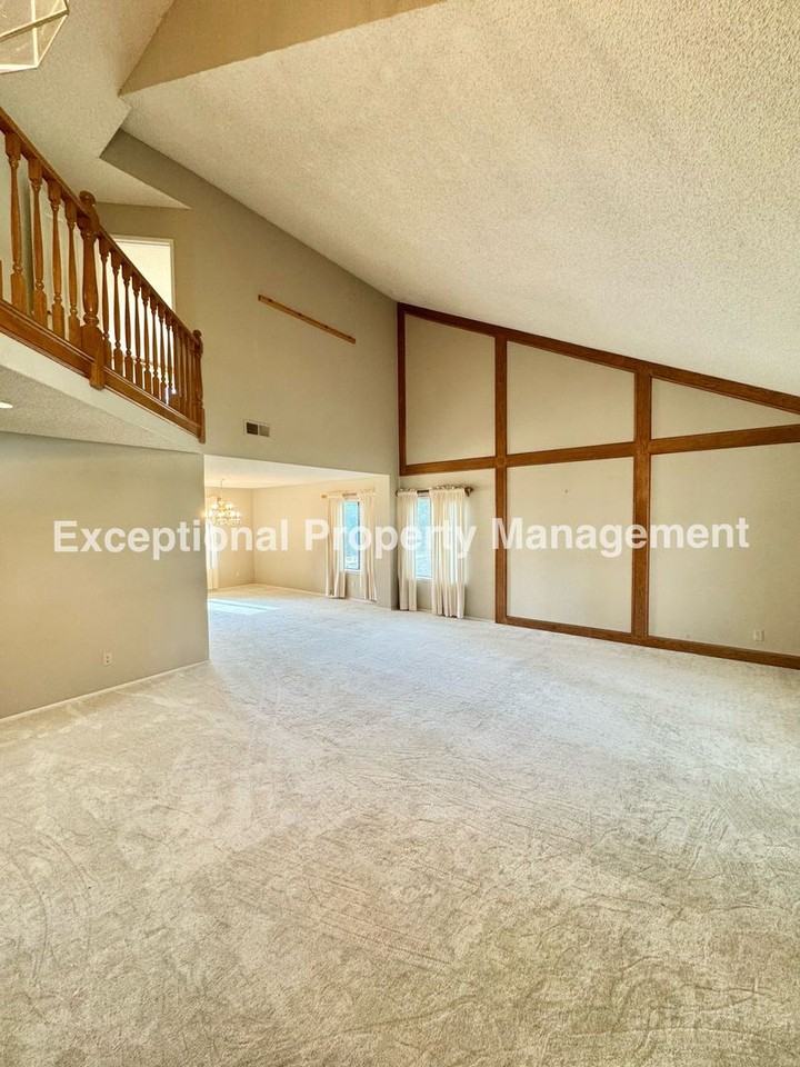 10535 Silver Spur Ct - Photo 3 of 25