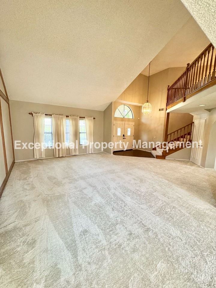 10535 Silver Spur Ct - Photo 4 of 25