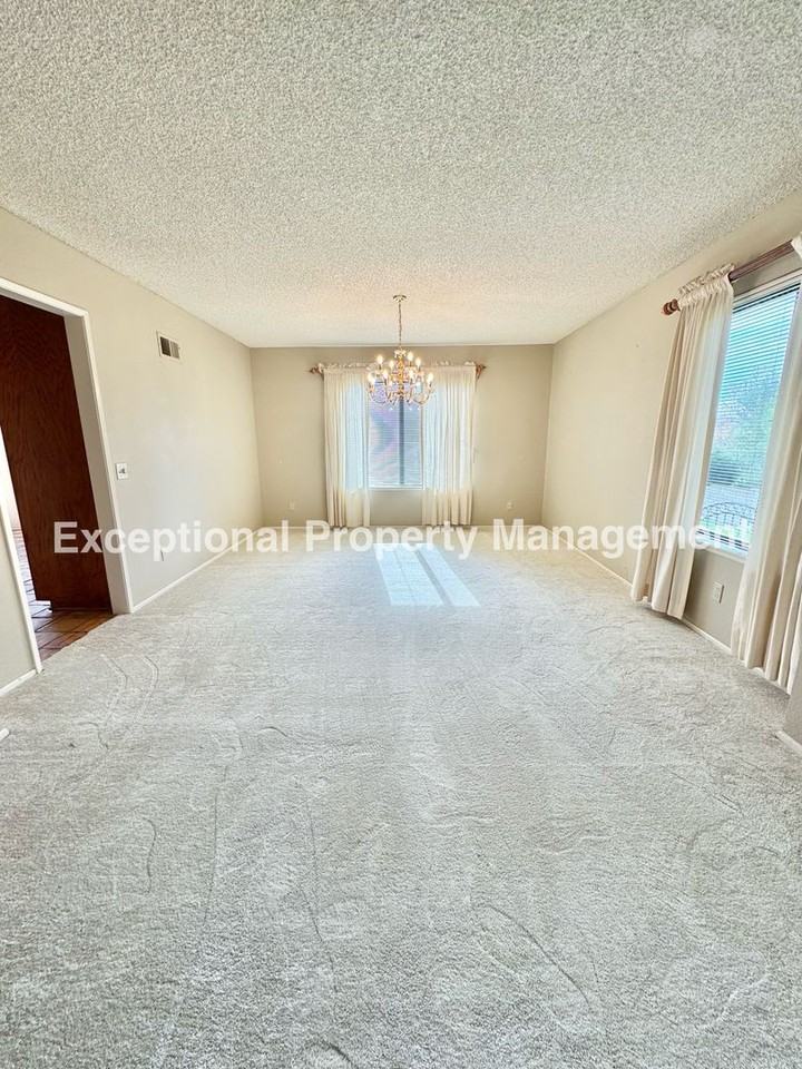 10535 Silver Spur Ct - Photo 5 of 25