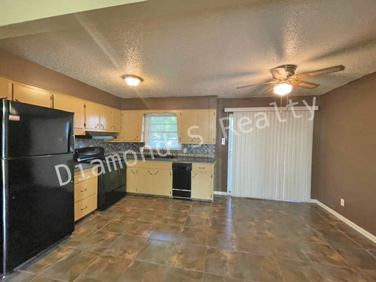 3255 S Parkview Ave - Photo 4 of 11