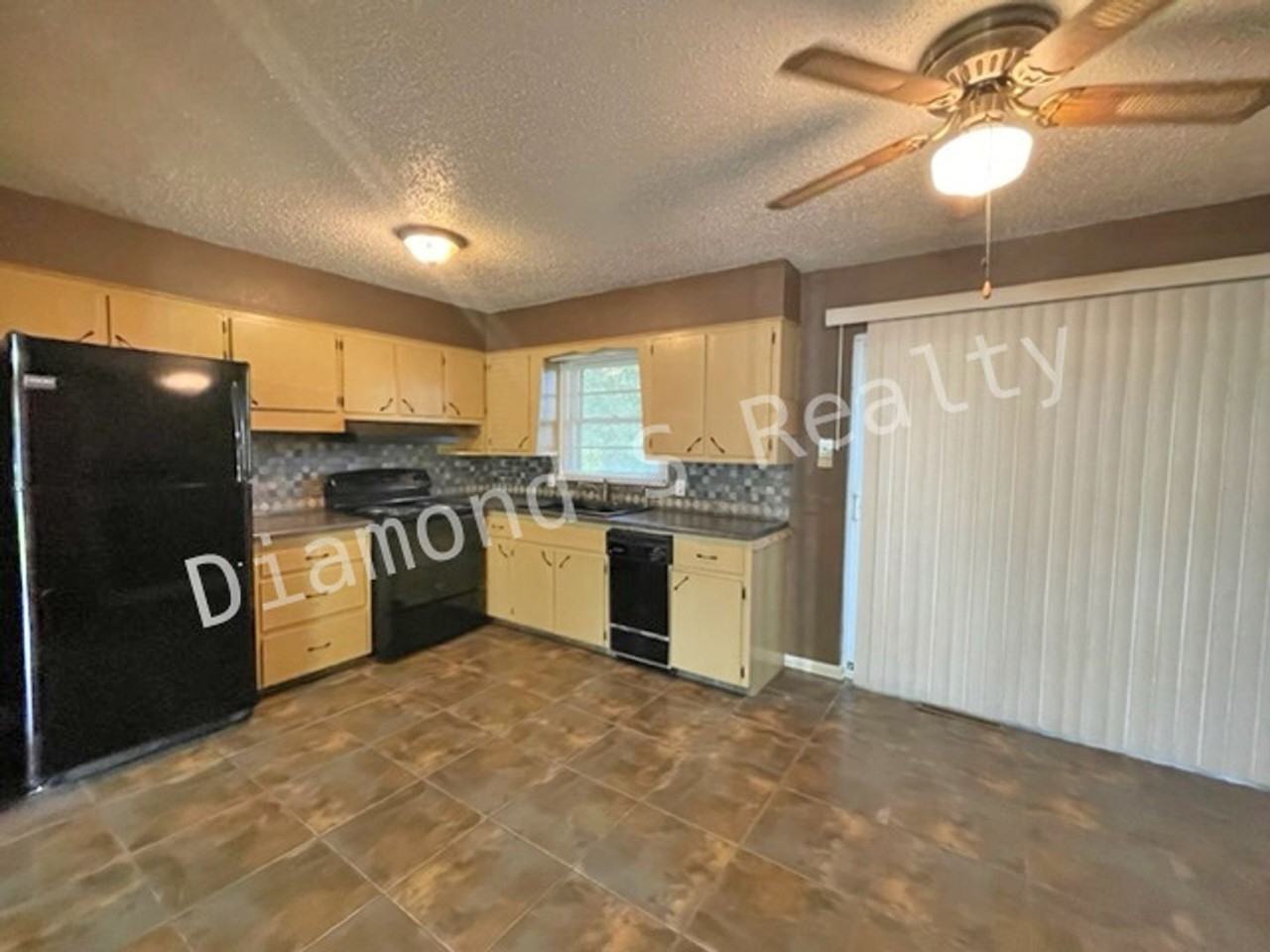 3255 S Parkview Ave - Photo 5 of 11