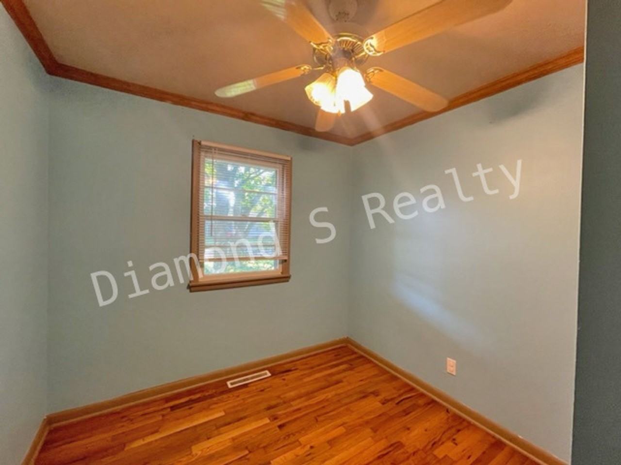 3255 S Parkview Ave - Photo 7 of 11