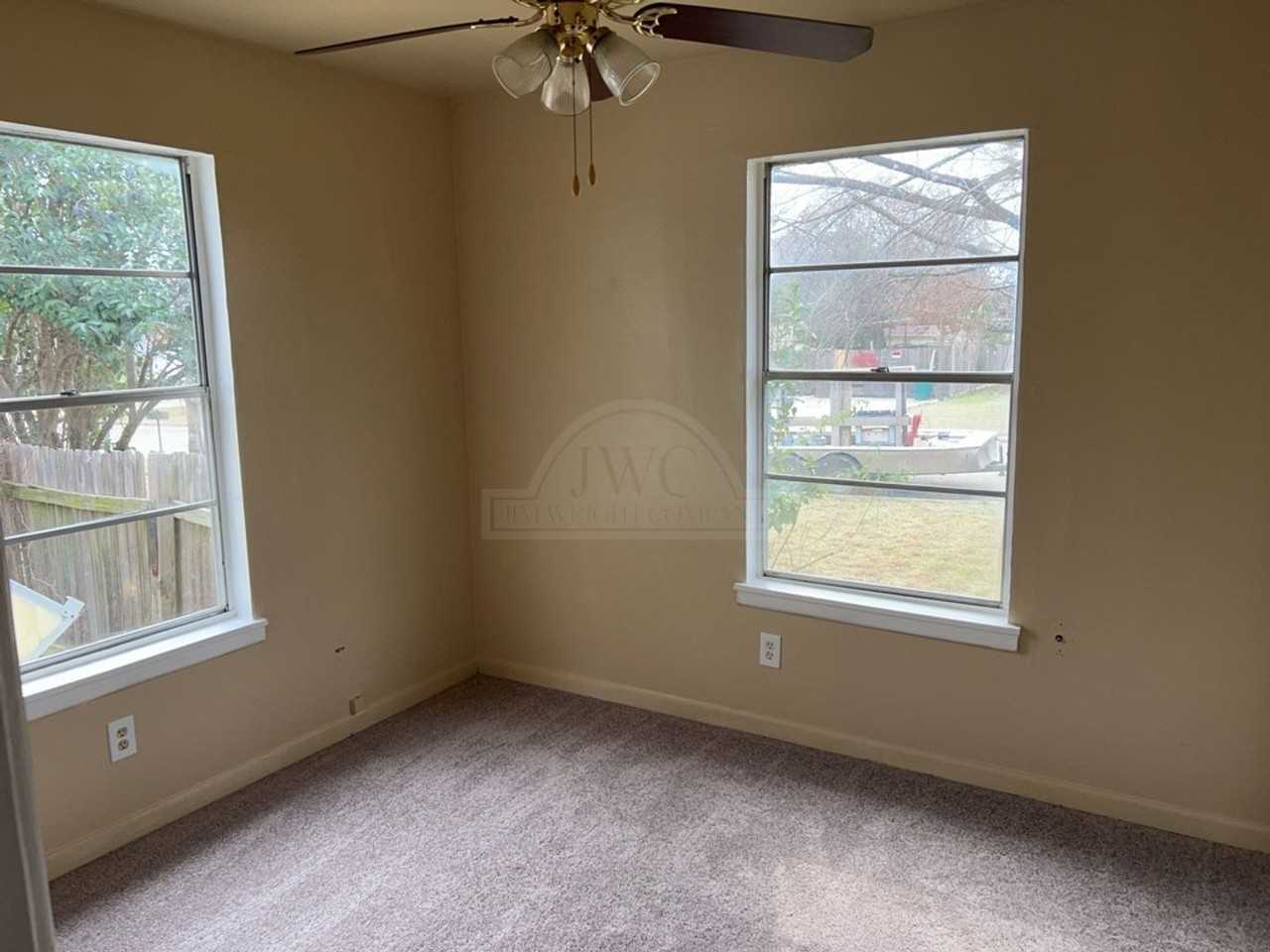 127 W Stacie Rd - Photo 4 of 4