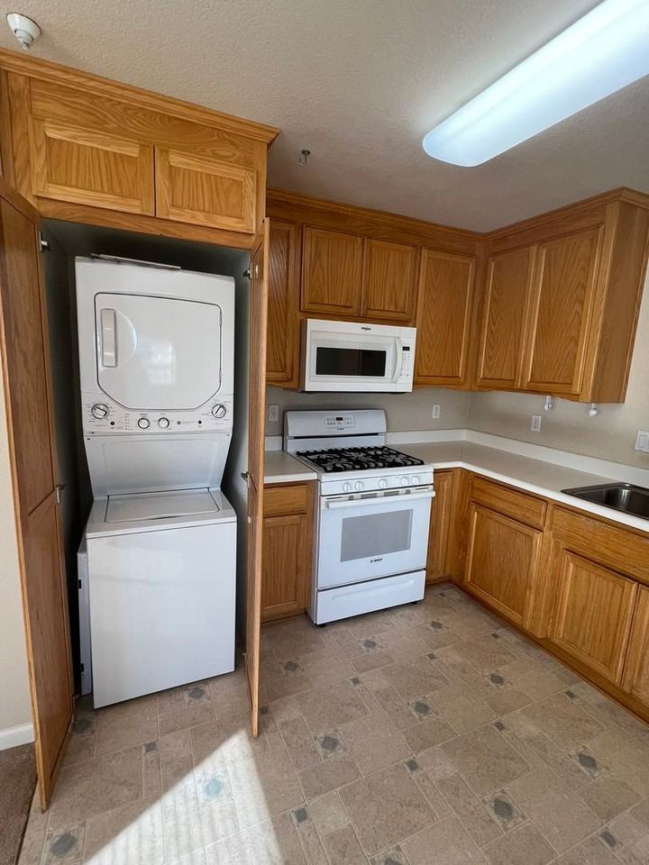 2009 9th St #B - Photo 4 of 12