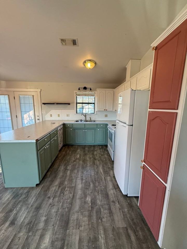 404 S 7th Ave - Photo 3 of 9