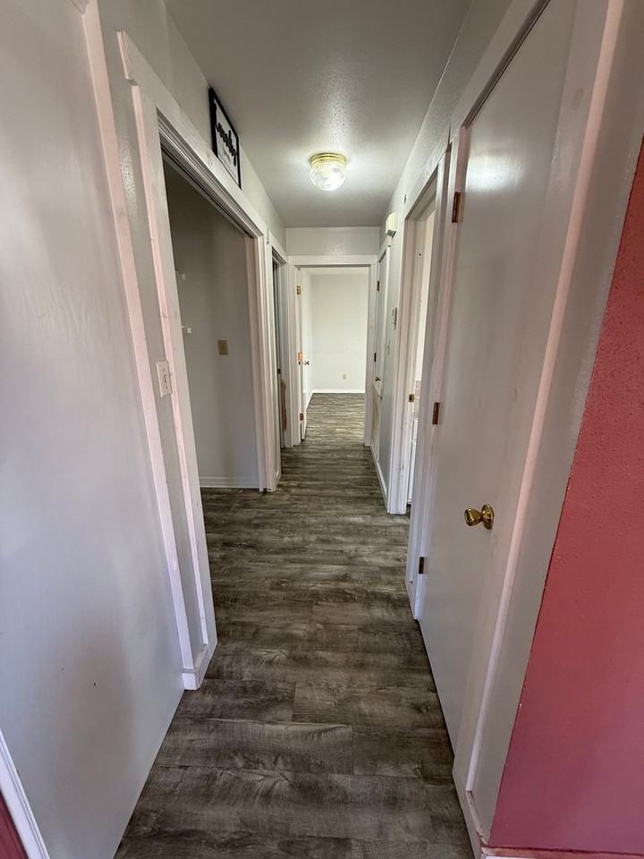 404 S 7th Ave - Photo 4 of 9