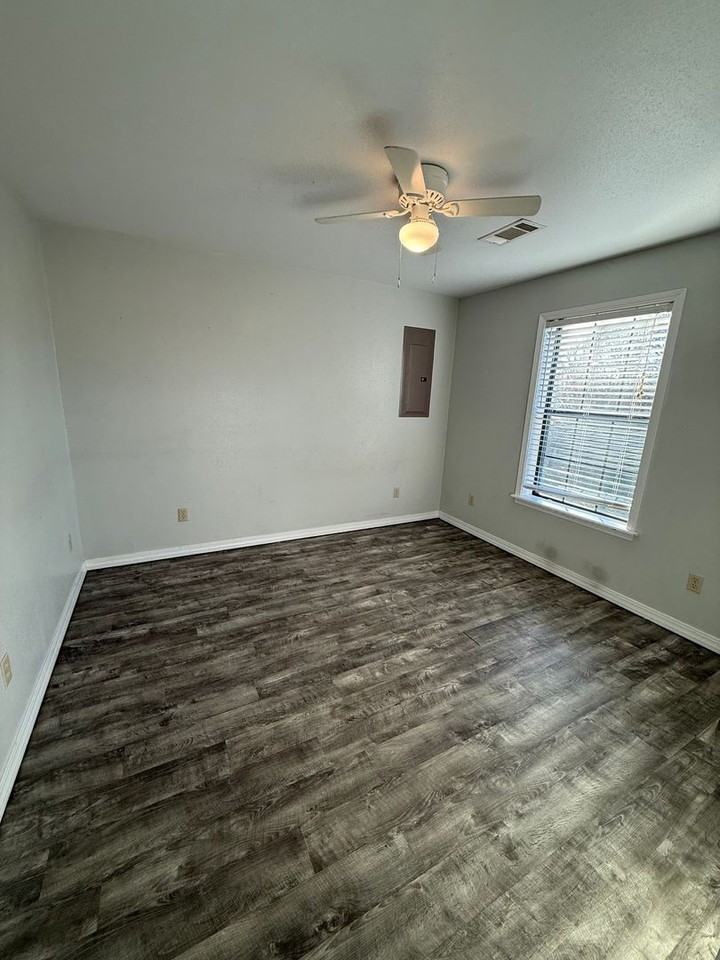 404 S 7th Ave - Photo 6 of 9