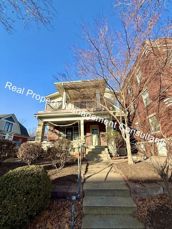 908 E 41st St - Photo 2 of 27