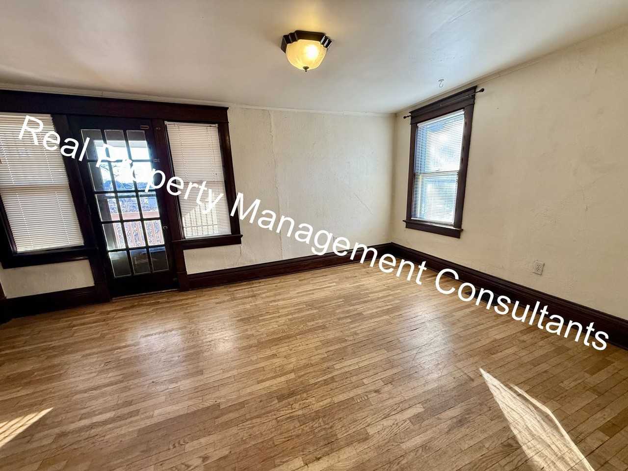 908 E 41st St - Photo 5 of 27