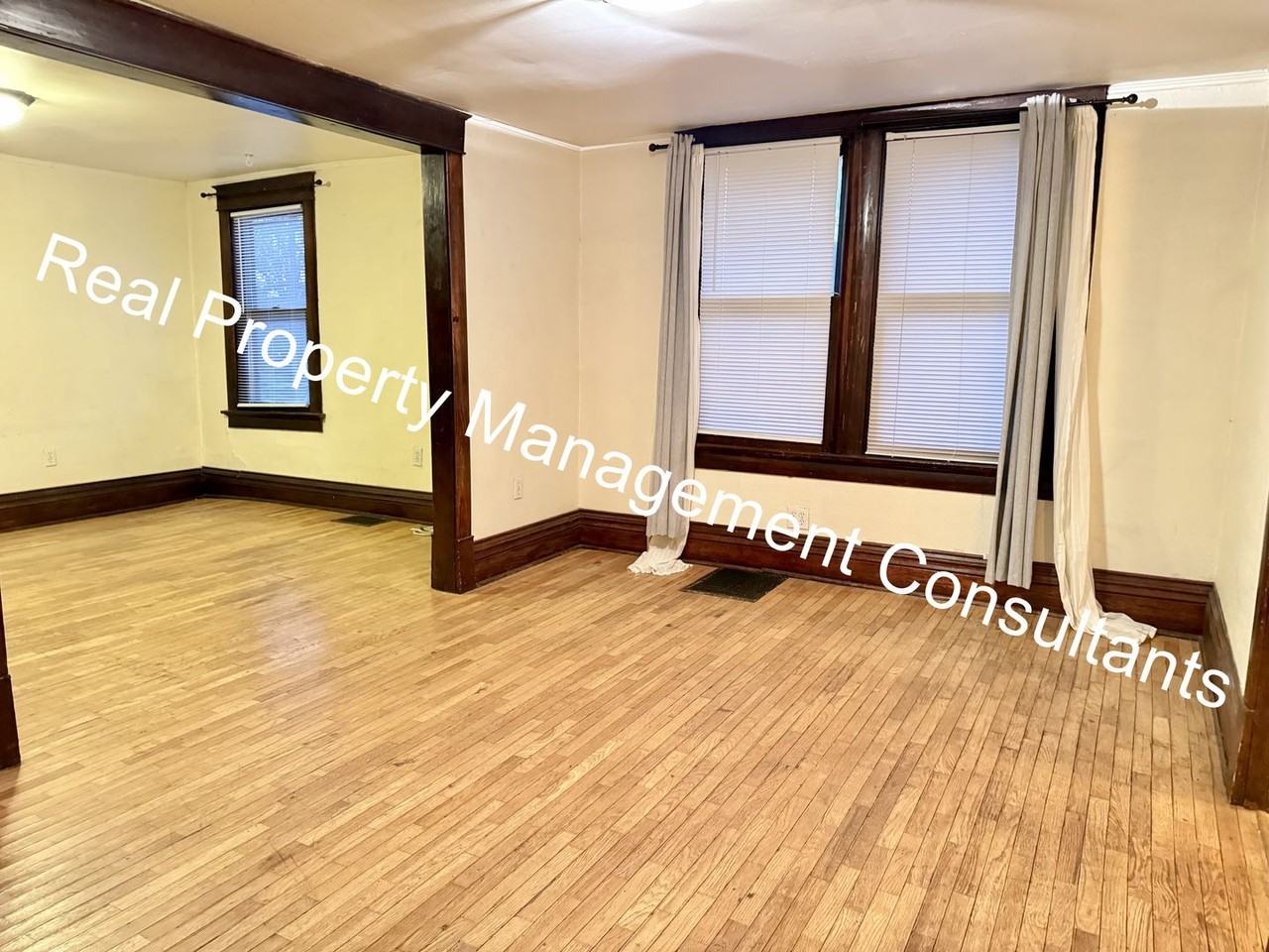 908 E 41st St - Photo 7 of 27