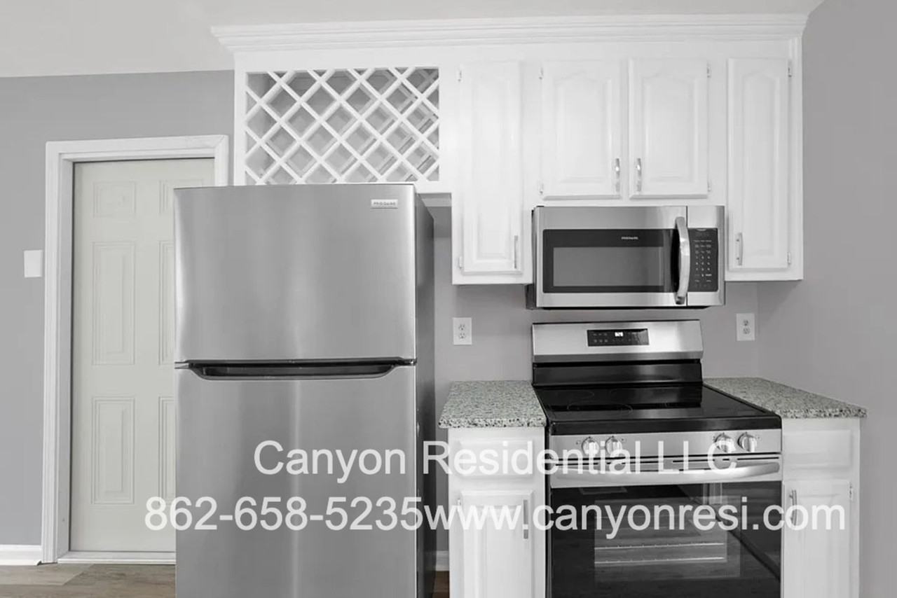 217 Overton Rd - Photo 3 of 18