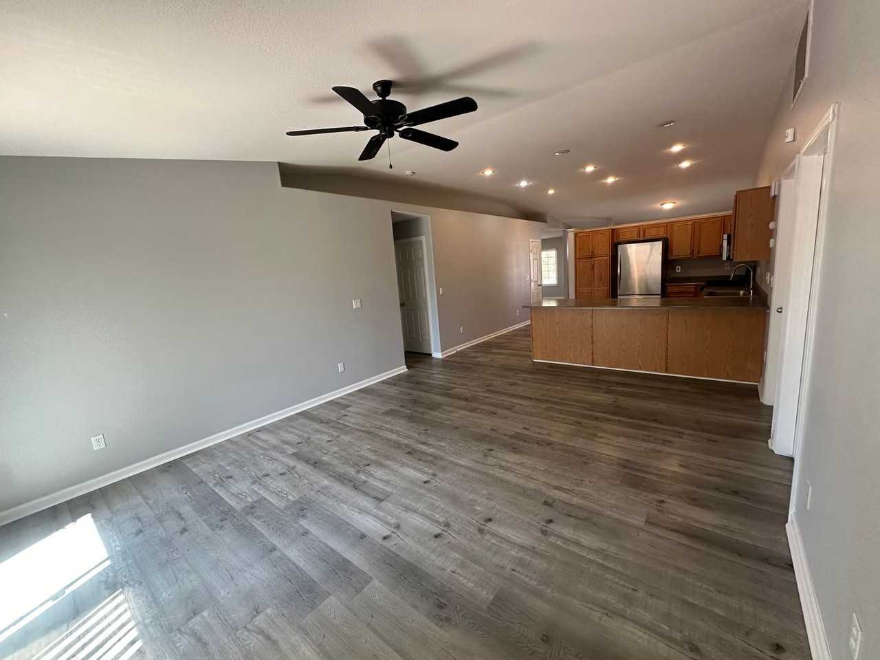 17664 Thomasville Ct - Photo 6 of 16