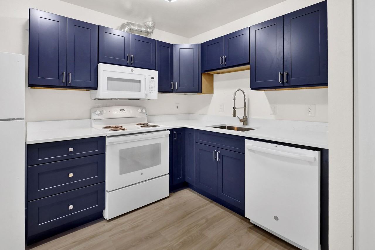 1403 E Sunset Drive - Photo 3 of 20