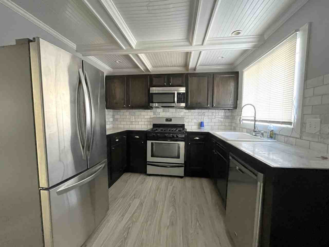 1416 Kirkland Ave - Photo 4 of 13