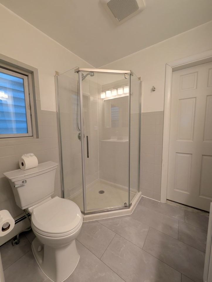 664 664 Dochester Ave - Photo 6 of 8