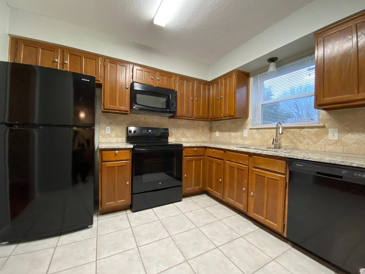 8906 Doliver Dr - Photo 2 of 10