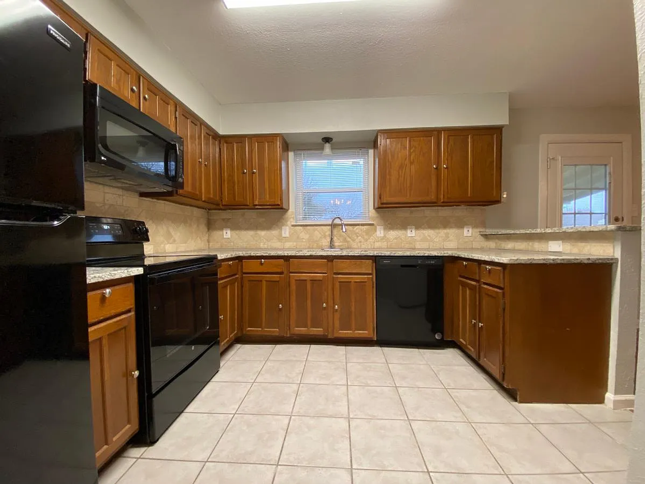 8906 Doliver Dr - Photo 3 of 10