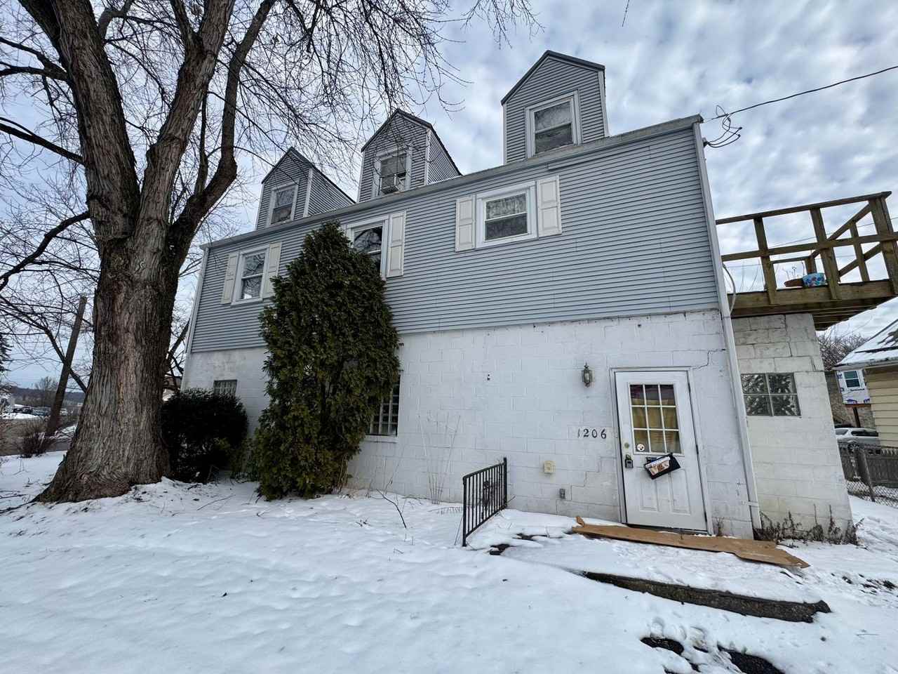 1206 Springhill Rd - Photo 2 of 50