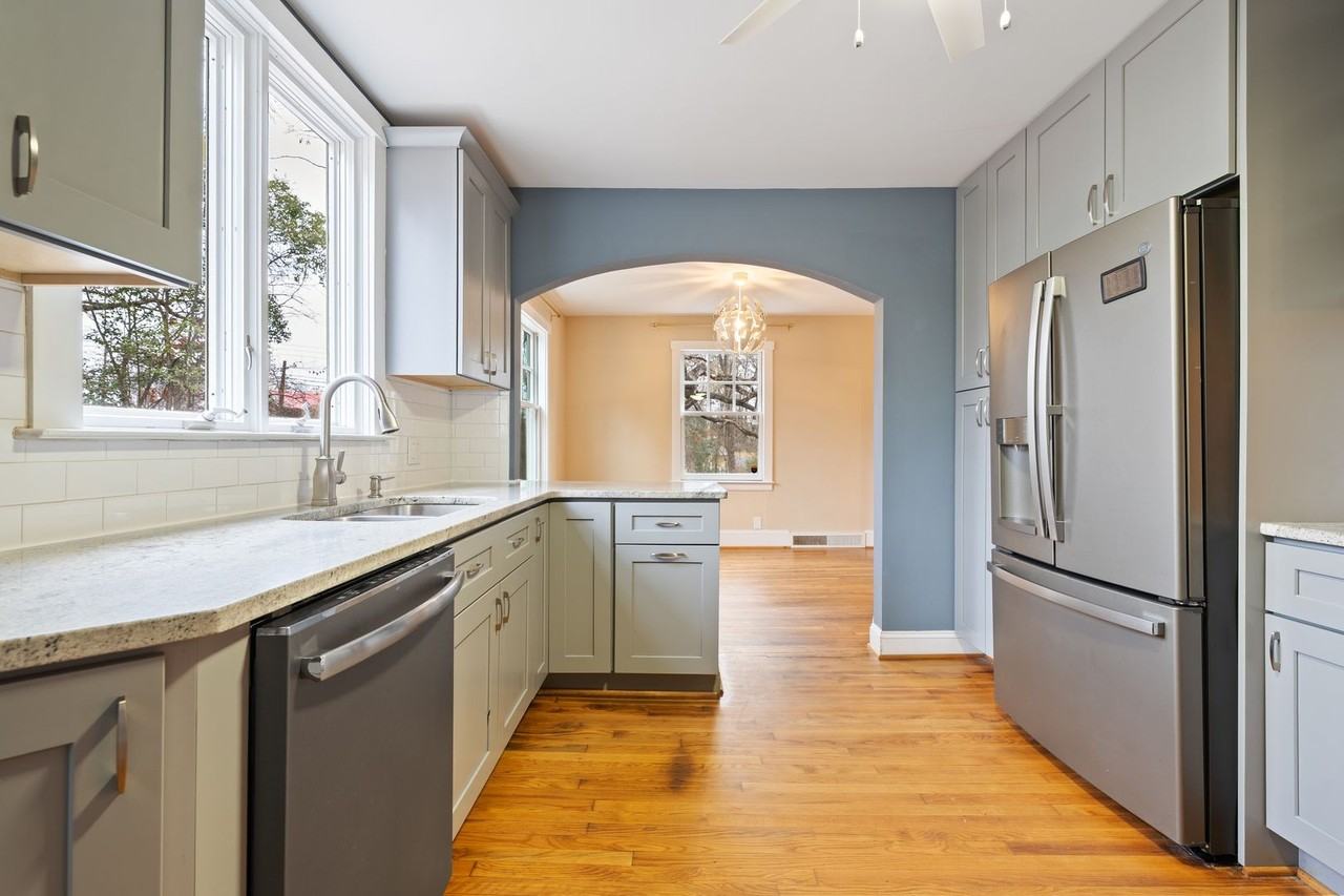 523 E Geer St - Photo 5 of 22