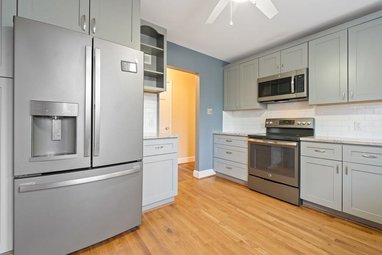 523 E Geer St - Photo 6 of 22