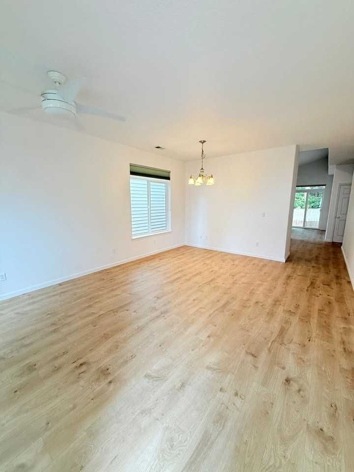 11706 Nw 28th Ave - Photo 4 of 19