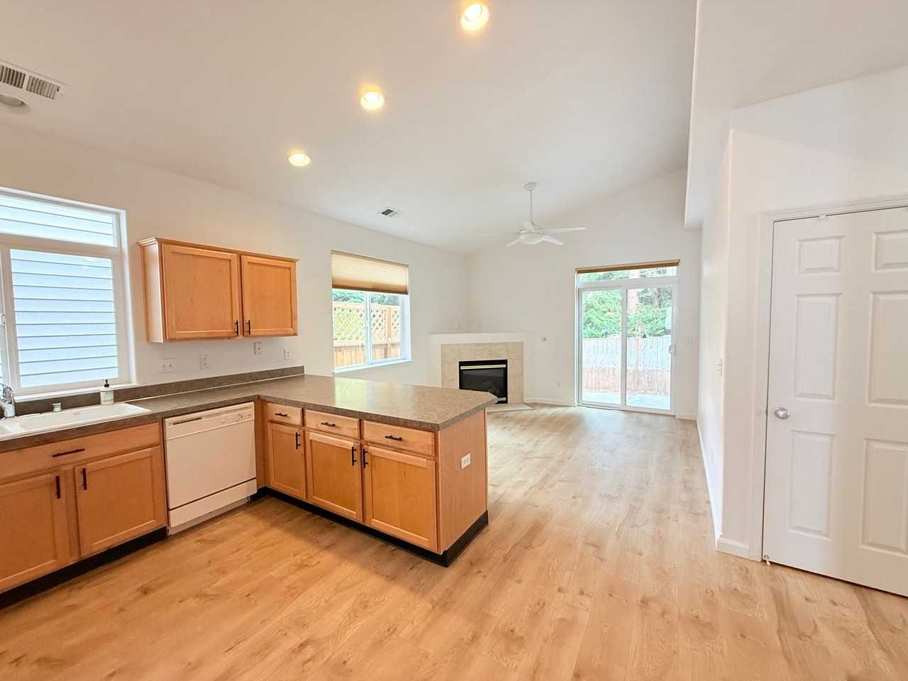 11706 Nw 28th Ave - Photo 7 of 19