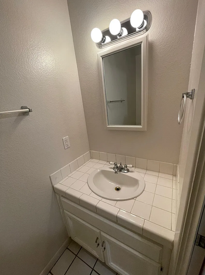 2045 S 14th Ave - Photo 7 of 33