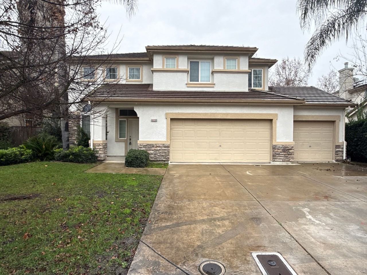 4050 Pine Lake Cir - Photo 3 of 13