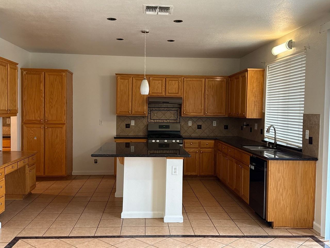 4050 Pine Lake Cir - Photo 7 of 13