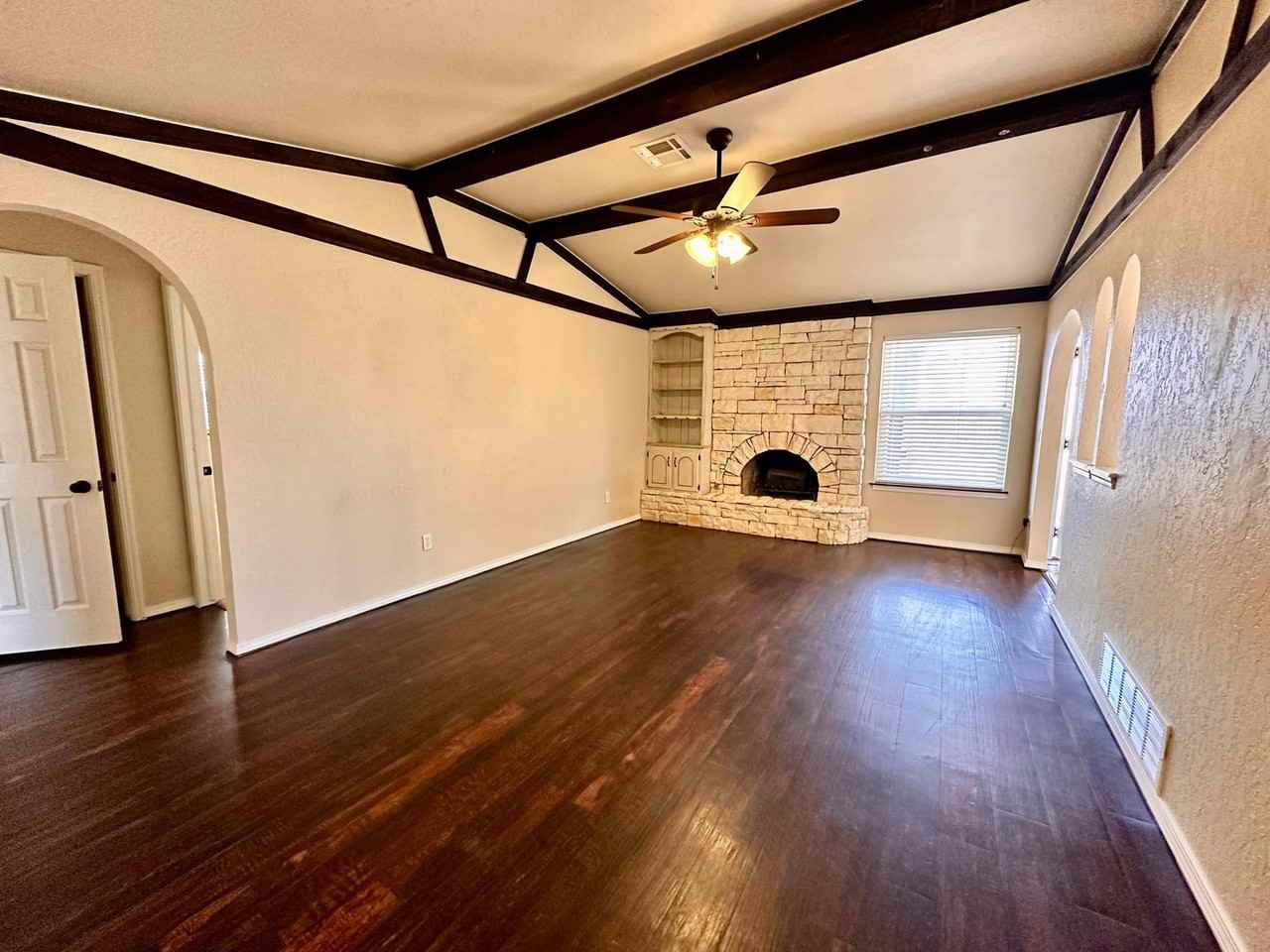 401 S Bouziden Dr - Photo 2 of 31