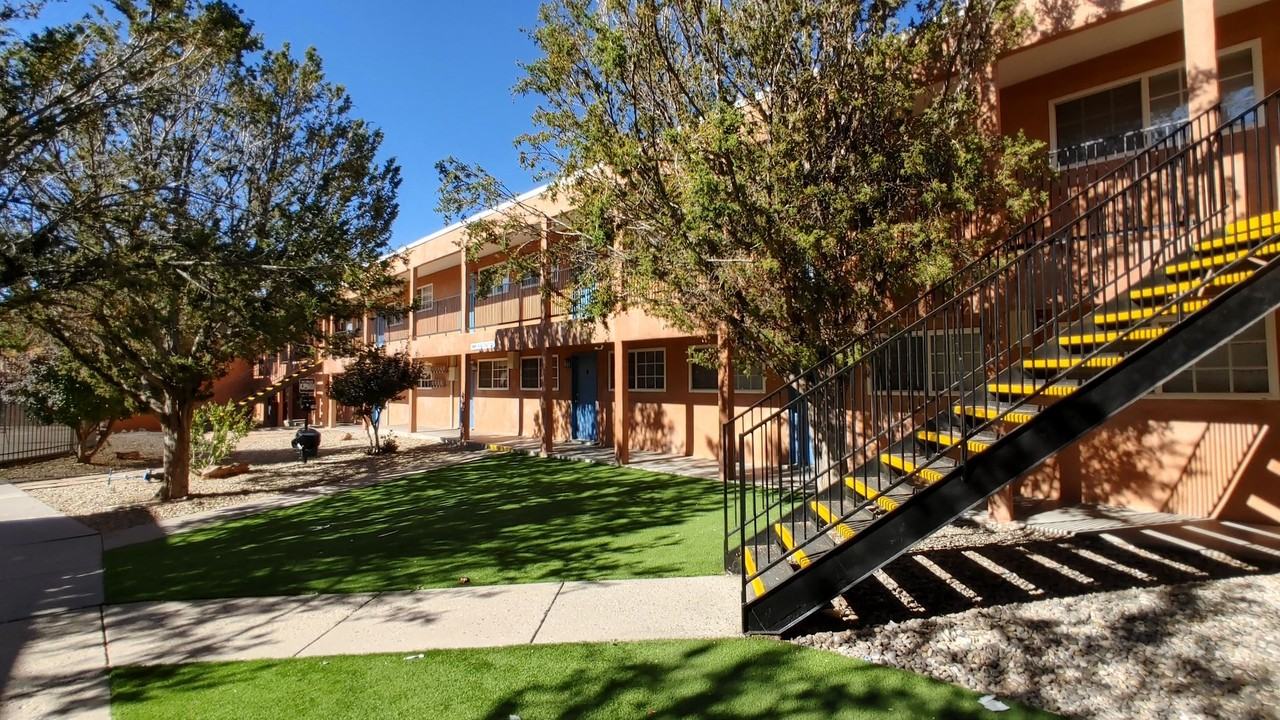 Casa Del Arroyo Apartments - Photo 3 of 7