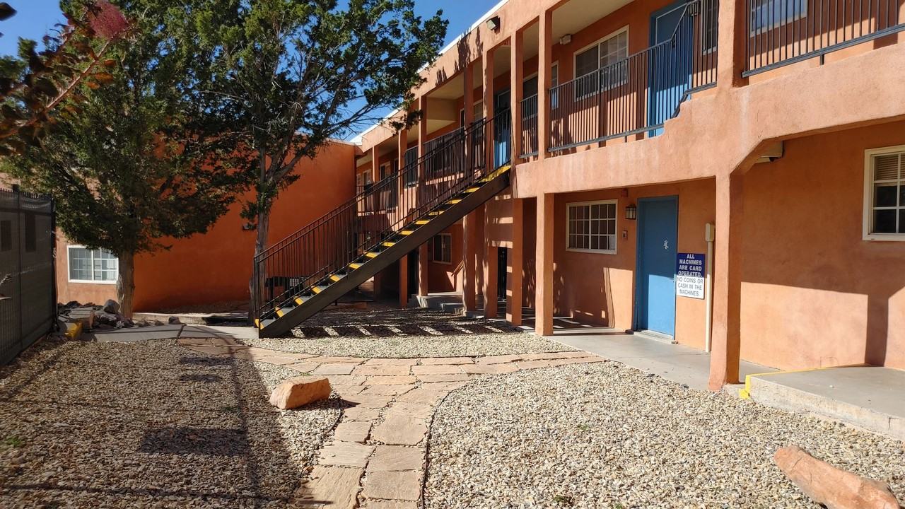 Casa Del Arroyo Apartments - Photo 5 of 7